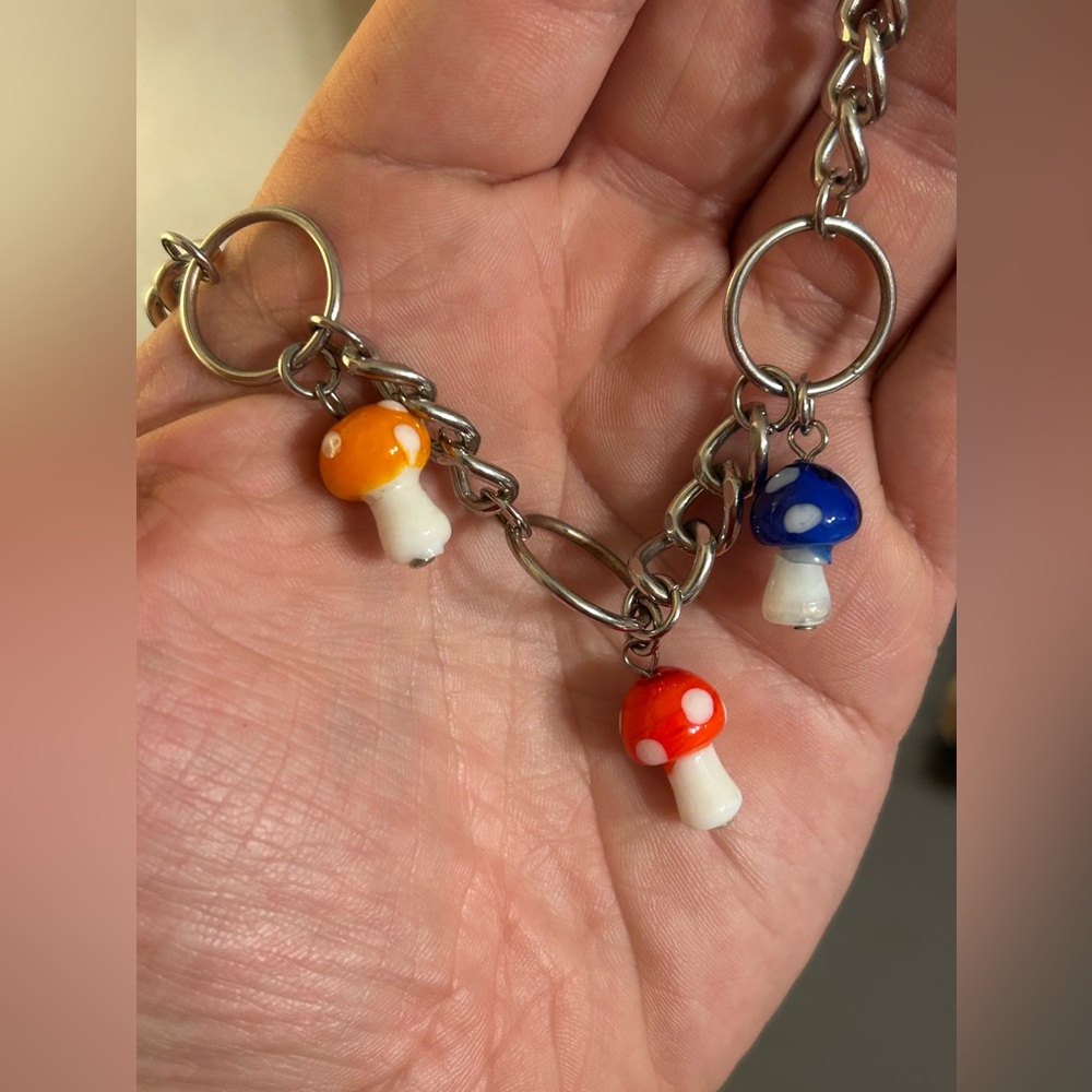 Hot Topic Chunky Mushroom O-Ring Chain Choker - Picture 3 of 4